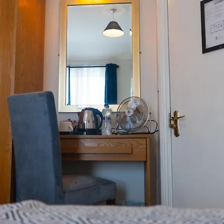 ゲストハウス エクルズ タウ​​ンハウス 4*