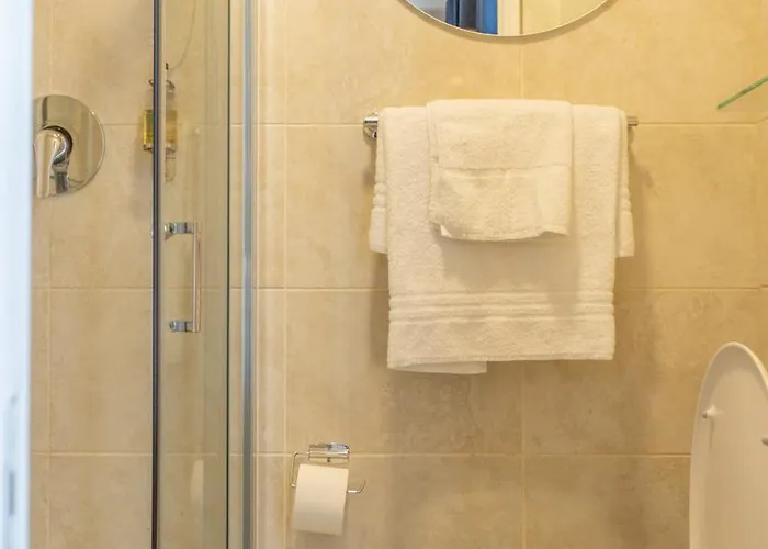 Eccles Townhouse 3*