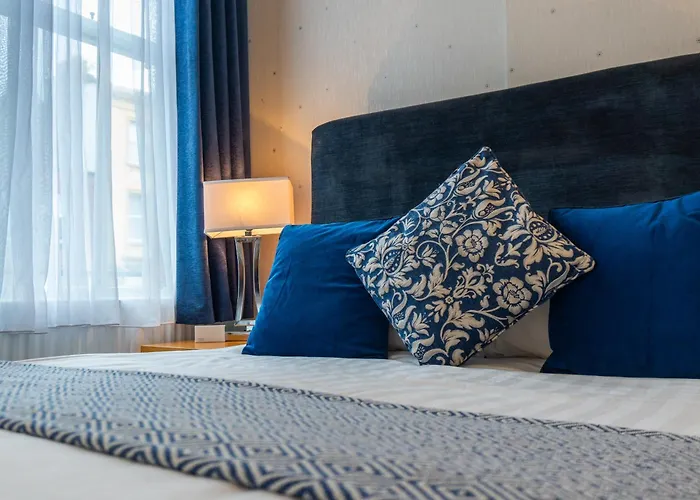 Eccles Townhouse 3*